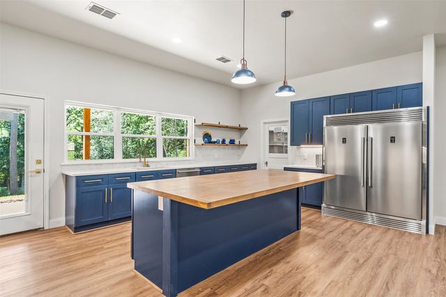 2133 Holly Trail E, Holly Lake Ranch, TX 75765