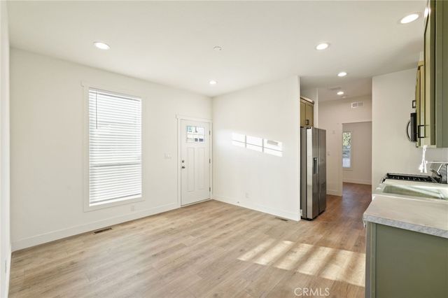 732 E Route 66 7, Glendora, CA 91740