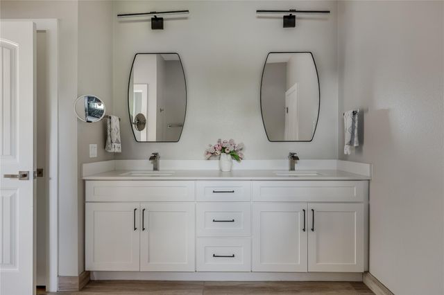 8315 Hathaway DR A, Austin, TX 78757