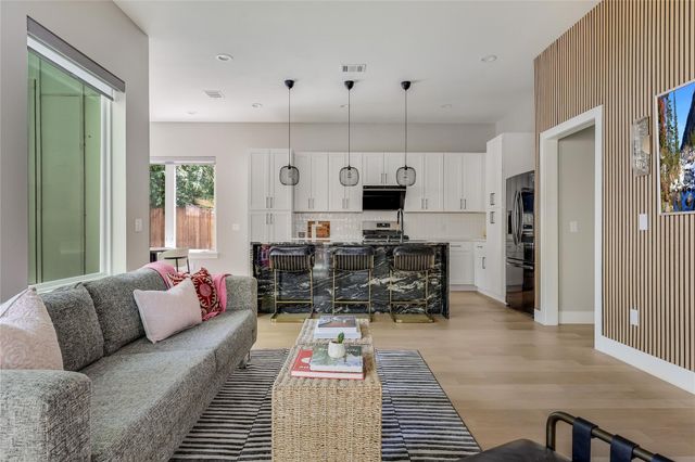 8315 Hathaway DR A, Austin, TX 78757