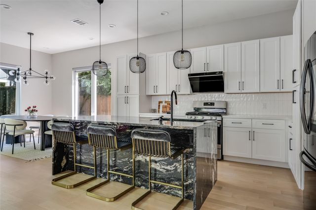 8315 Hathaway DR A, Austin, TX 78757