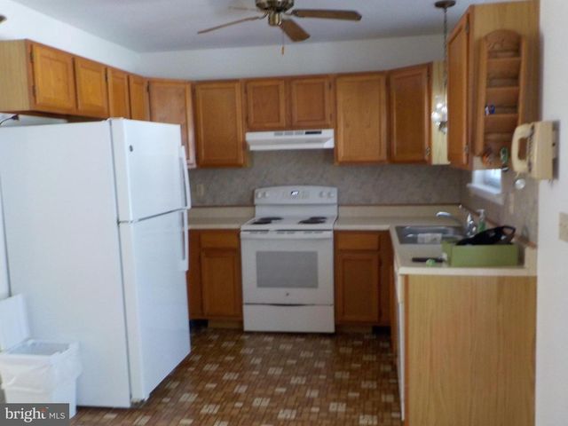 4 JUSTIN CT, Lititz, PA 17543