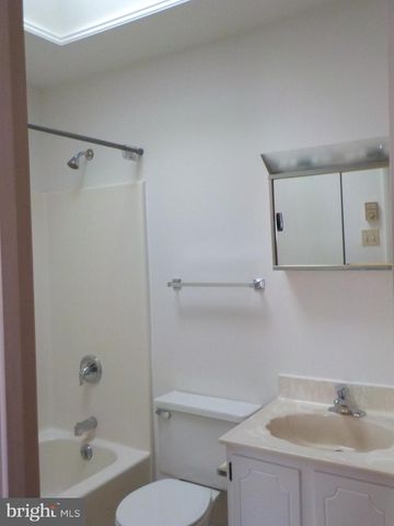 4 JUSTIN CT, Lititz, PA 17543