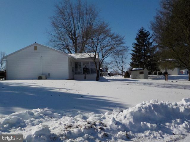 4 JUSTIN CT, Lititz, PA 17543