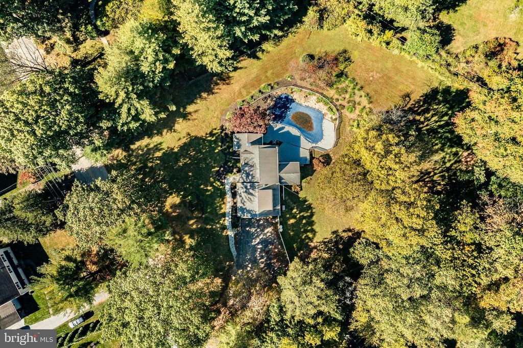 657 WALKER RD, Wayne, PA 19087