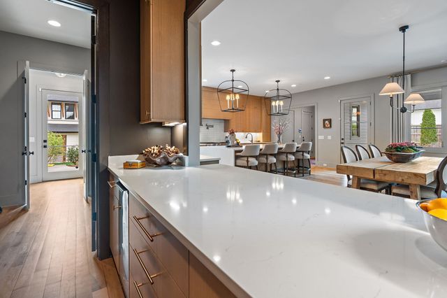 2825 Sugar Tree Rd, Nashville, TN 37215