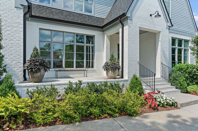 2825 Sugar Tree Rd, Nashville, TN 37215