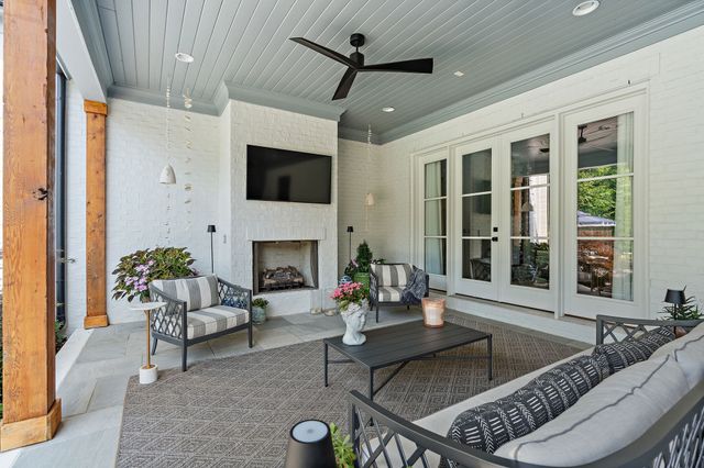 2825 Sugar Tree Rd, Nashville, TN 37215