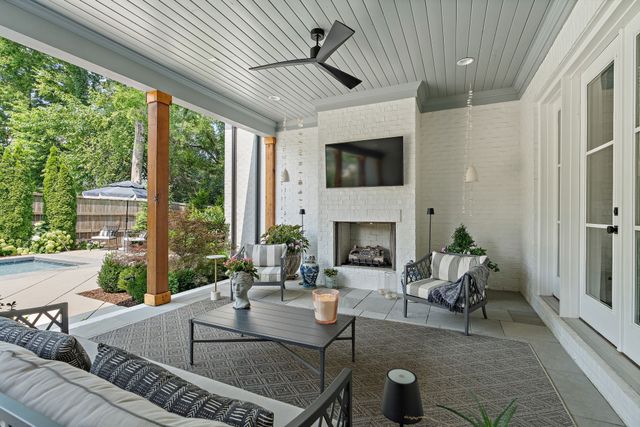 2825 Sugar Tree Rd, Nashville, TN 37215