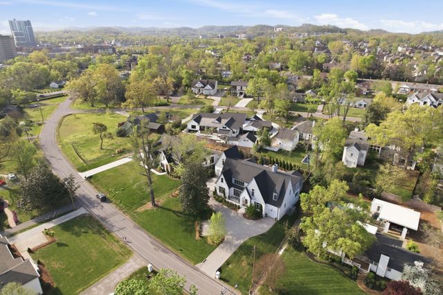 2825 Sugar Tree Rd, Nashville, TN 37215