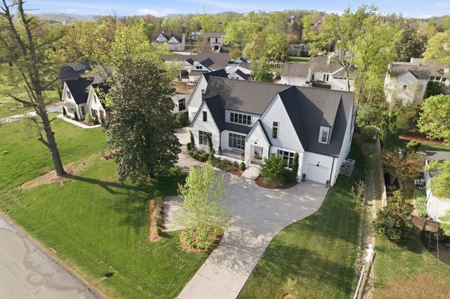 2825 Sugar Tree Rd, Nashville, TN 37215