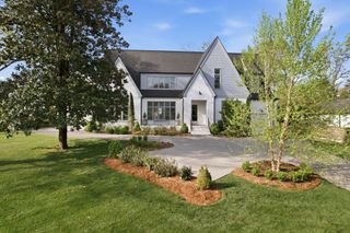 2825 Sugar Tree Rd, Nashville, TN 37215