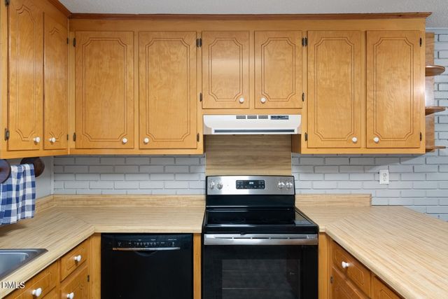 731 Oakgrove Drive, Graham, NC 27253