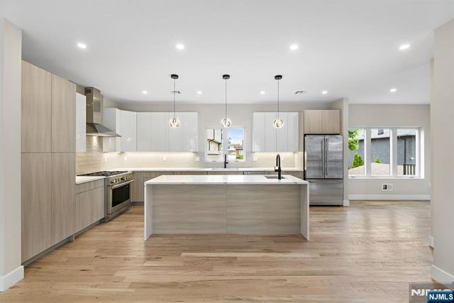 264 Beverly Hills Road, Fort Lee, NJ 07024
