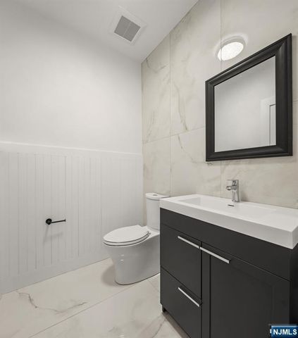 264 Beverly Hills Road, Fort Lee, NJ 07024