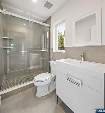 264 Beverly Hills Road, Fort Lee, NJ 07024