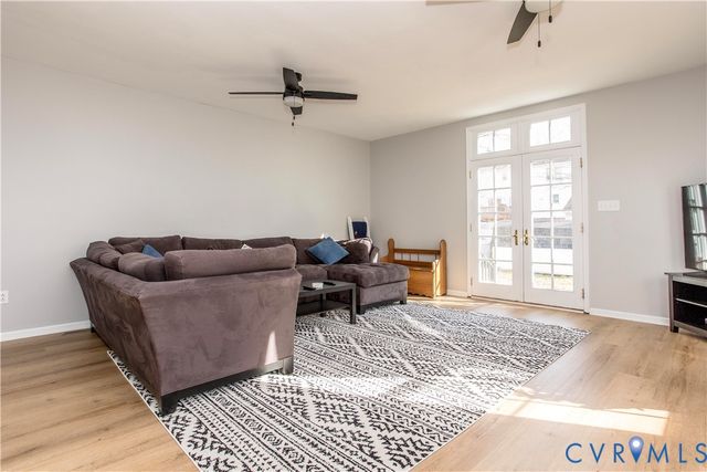 1513 Wood Grove Cir, Henrico, VA 23238