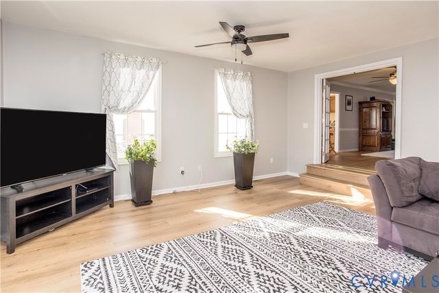 1513 Wood Grove Cir, Henrico, VA 23238