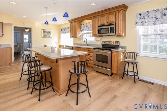 1513 Wood Grove Cir, Henrico, VA 23238