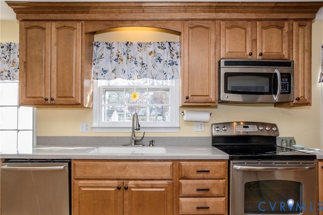 1513 Wood Grove Cir, Henrico, VA 23238