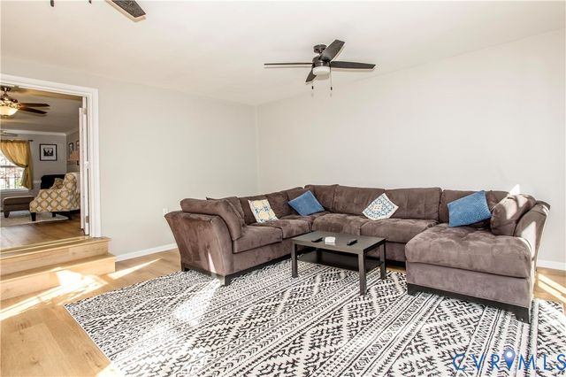 1513 Wood Grove Cir, Henrico, VA 23238