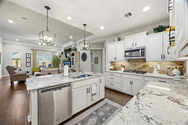 9916 Oaklawn Dr Drive, Mont Belvieu, TX 77523