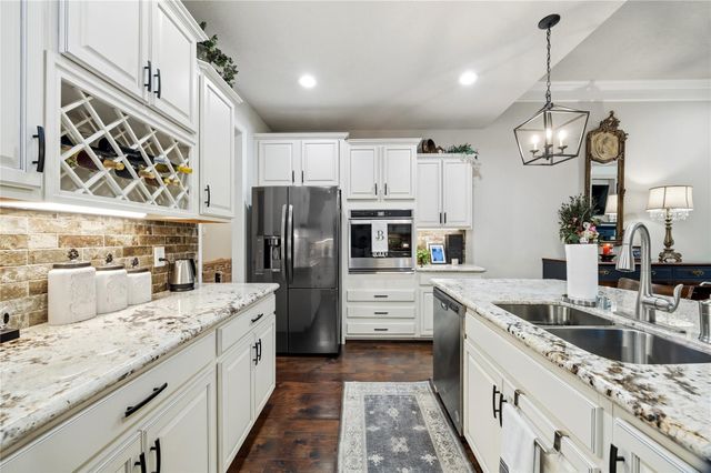 9916 Oaklawn Dr Drive, Mont Belvieu, TX 77523