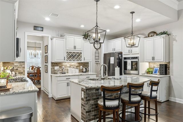 9916 Oaklawn Dr Drive, Mont Belvieu, TX 77523