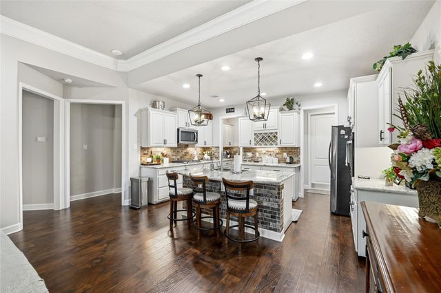 9916 Oaklawn Dr Drive, Mont Belvieu, TX 77523