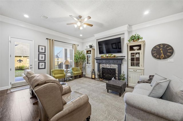 9916 Oaklawn Dr Drive, Mont Belvieu, TX 77523