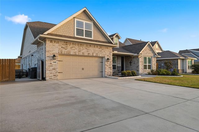 9916 Oaklawn Dr Drive, Mont Belvieu, TX 77523