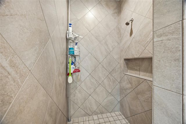 9916 Oaklawn Dr Drive, Mont Belvieu, TX 77523