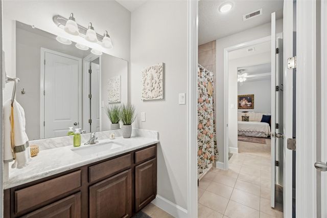 9916 Oaklawn Dr Drive, Mont Belvieu, TX 77523