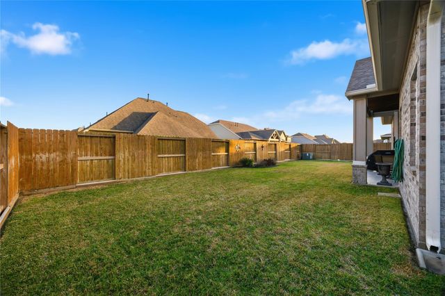 9916 Oaklawn Dr Drive, Mont Belvieu, TX 77523