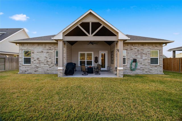 9916 Oaklawn Dr Drive, Mont Belvieu, TX 77523