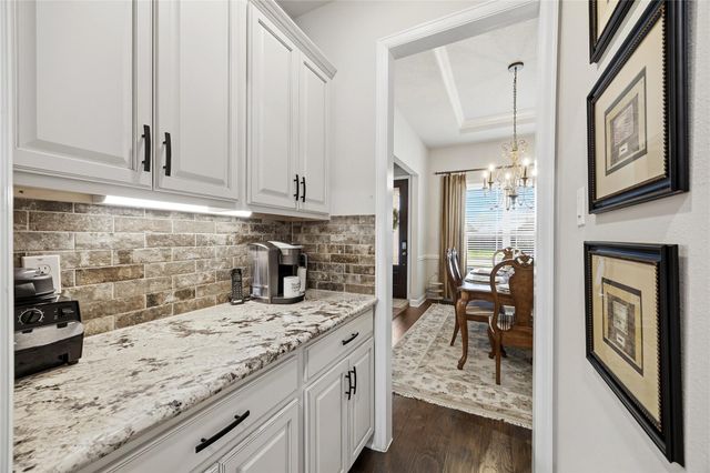 9916 Oaklawn Dr Drive, Mont Belvieu, TX 77523