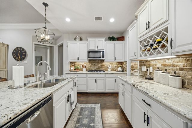 9916 Oaklawn Dr Drive, Mont Belvieu, TX 77523