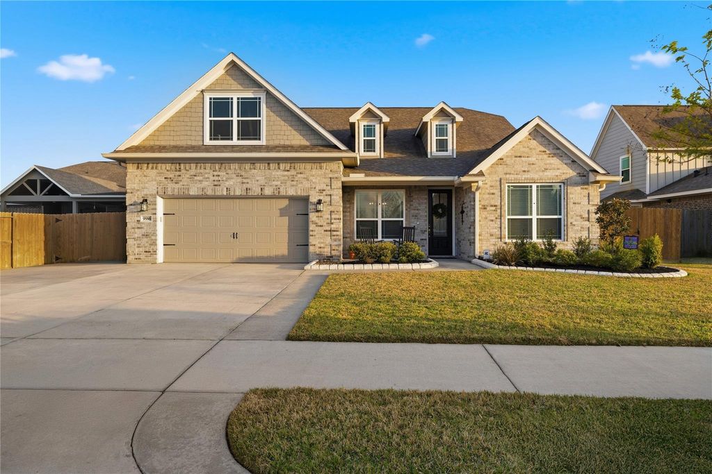 9916 Oaklawn Dr Drive, Mont Belvieu, TX 77523