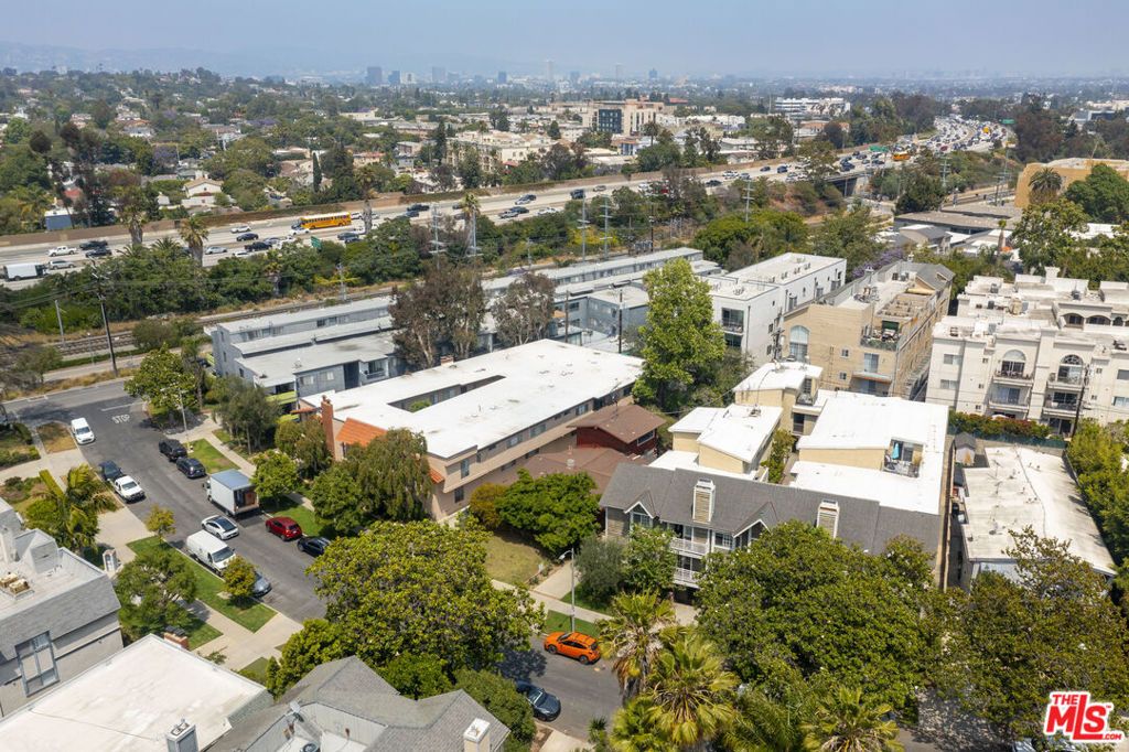Image 11 of property listing at 3626 Watseka Avenue, Los Angeles, CA 90034