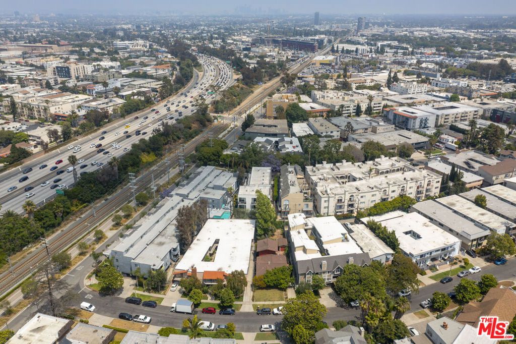 Image 12 of property listing at 3626 Watseka Avenue, Los Angeles, CA 90034