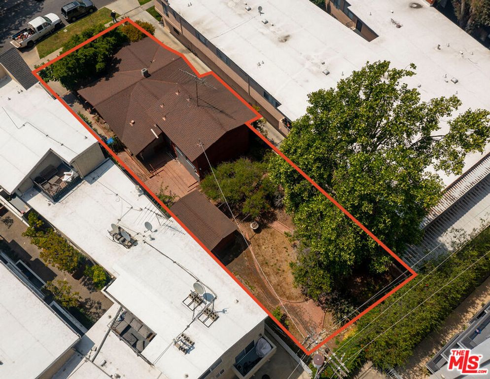 Image 15 of property listing at 3626 Watseka Avenue, Los Angeles, CA 90034