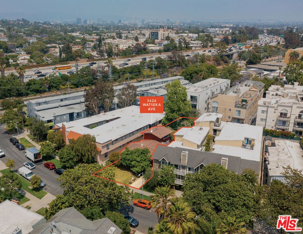Image 2 of property listing at 3626 Watseka Avenue, Los Angeles, CA 90034
