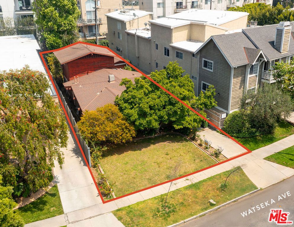 Image 4 of property listing at 3626 Watseka Avenue, Los Angeles, CA 90034