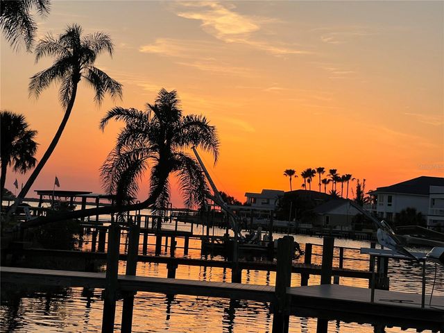 2395 HANOVER DR, Dunedin, FL 34698