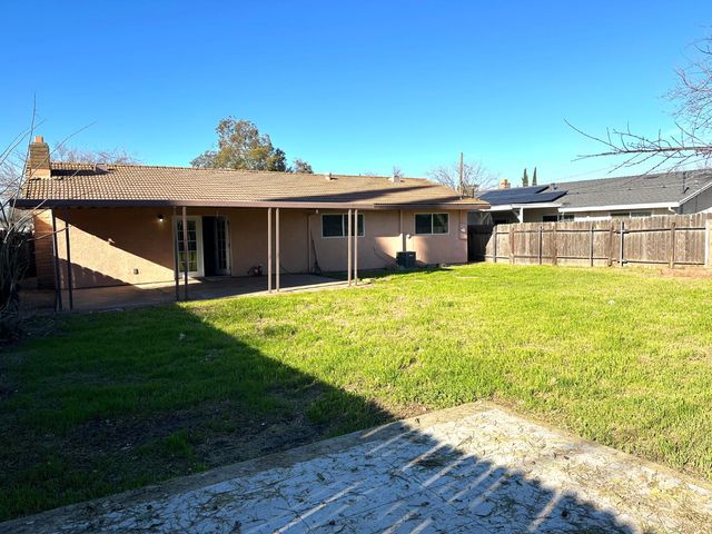 5815 Oakwood Dr, Marysville, CA 95901