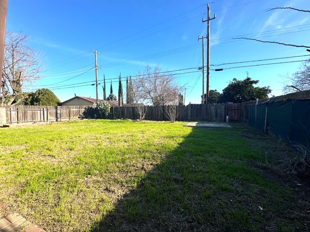 5815 Oakwood Dr, Marysville, CA 95901