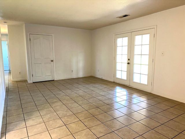 5815 Oakwood Dr, Marysville, CA 95901