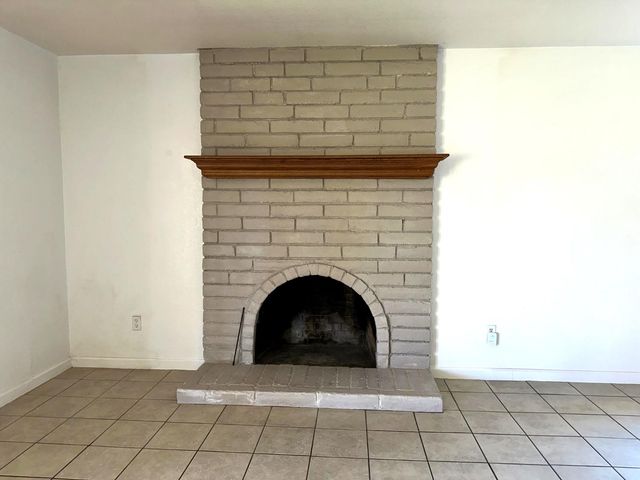 5815 Oakwood Dr, Marysville, CA 95901