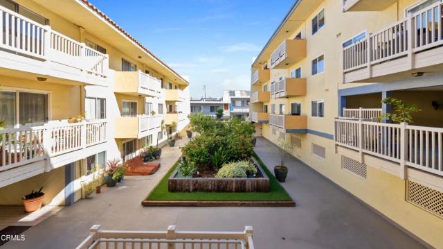 1707 Pacific Coast Highway 320, Hermosa Beach, CA 90254