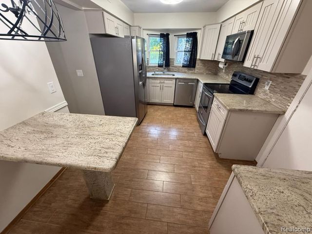 24349 Fairway Hills Drive, Novi, MI 48374